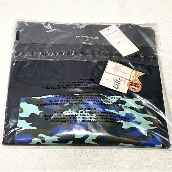 Michael Kors Mens Long Sleeve T-Shirt Crewneck XL Navy With Camo Prints NWT - Picture 6 of 15